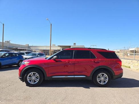 Used 2022 Ford Explorer XLT image 5