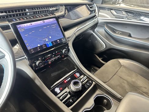 Used 2023 Jeep Grand Cherokee Trailhawk image 25