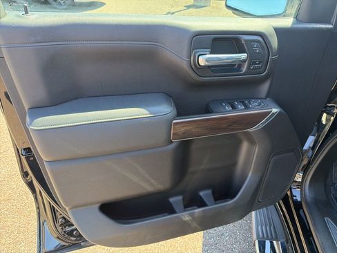 Used 2022 GMC Sierra 1500 SLT w/ SLT Premium Package image 5