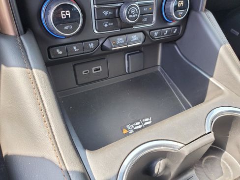 Used 2023 Chevrolet Suburban High Country AWD/4WD image 34