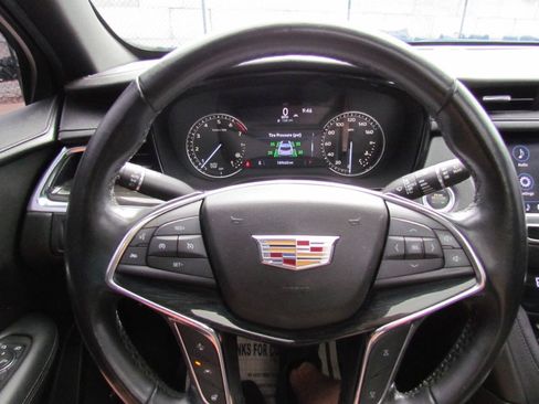 Used 2020 Cadillac XT5 Premium Luxury FWD image 23
