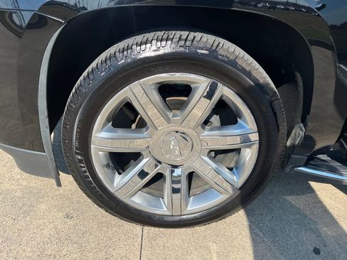 Used 2020 Cadillac Escalade ESV Luxury image 34