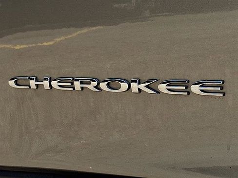 Used 2021 Jeep Cherokee Limited AWD/4WD image 33