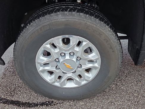 Used 2024 Chevrolet Silverado 2500 LT image 7