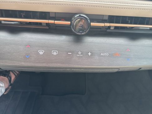 Used 2023 Nissan Ariya FWD image 29