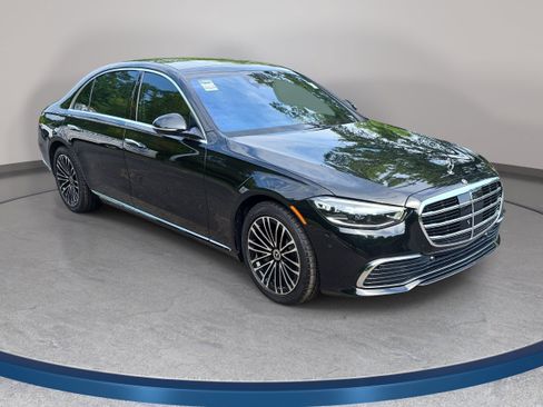 Certified 2025 Mercedes-Benz S 580e 4MATIC Sedan image 3