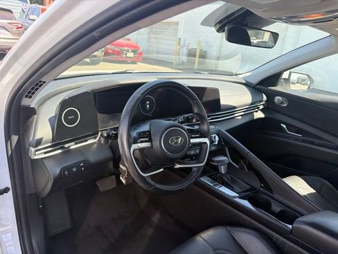 Used 2022 Hyundai Elantra Limited FWD image 10