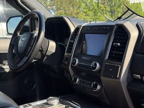 Used 2019 Ford Expedition Max XLT w/ Equipment Group 202A AWD/4WD image 4