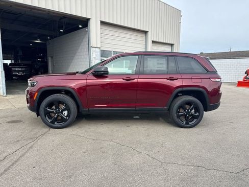 New 2025 Jeep Grand Cherokee Limited w/ Black Appearance Package image 2