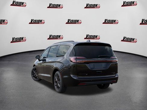 New 2026 Chrysler Pacifica Limited w/ S Appearance Package image 3