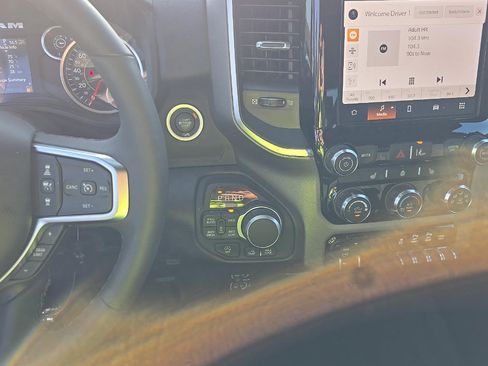 Used 2025 RAM 1500 Lone Star AWD/4WD image 5
