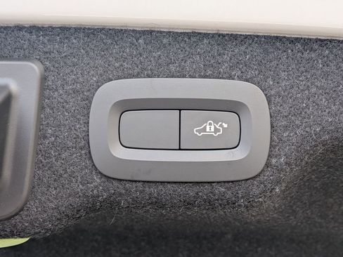Used 2018 Volvo S90 T5 Momentum AWD/4WD image 7