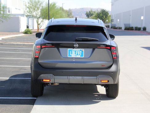 Used 2026 Nissan Kicks SR FWD image 6