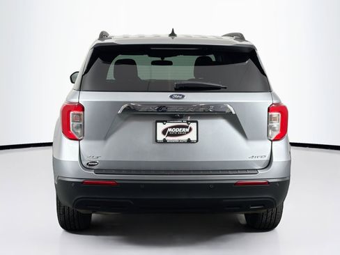 Used 2023 Ford Explorer XLT AWD/4WD image 10