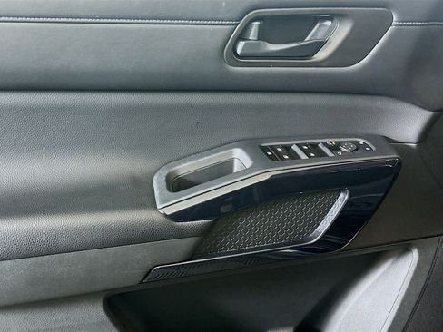 Used 2024 Nissan Pathfinder SV image 15