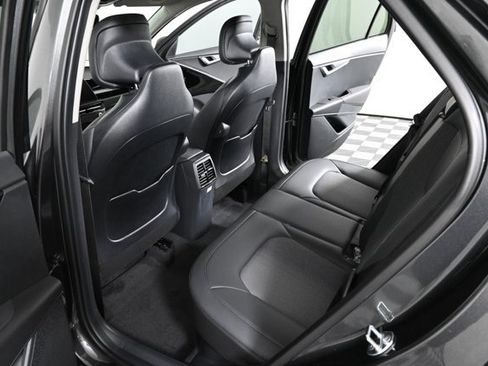 New 2025 Kia Niro EX Touring image 13