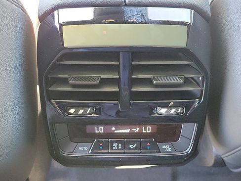 Used 2024 BMW iX xDrive50 w/ Sport Package AWD/4WD image 13