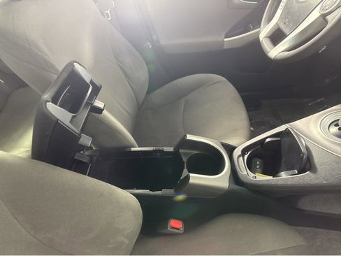 Used 2014 Toyota Prius Three image 38