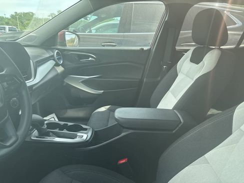 Used 2024 Chevrolet Trax LS w/ LS Convenience Package FWD image 31