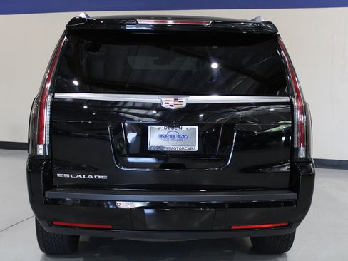 Used 2019 Cadillac Escalade Premium Luxury image 10