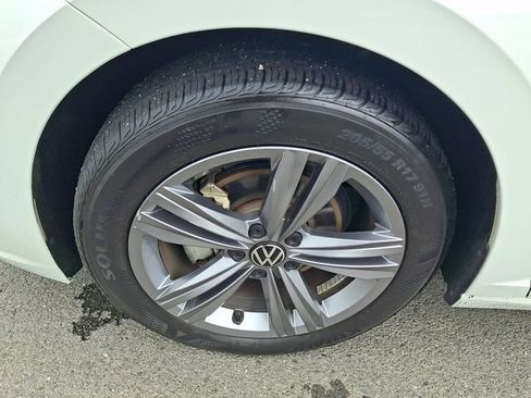 Used 2024 Volkswagen Jetta SE FWD image 4