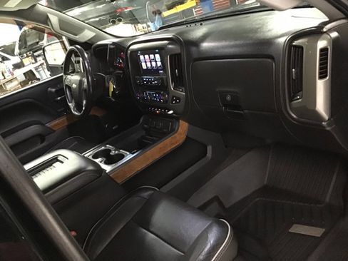 Used 2017 Chevrolet Silverado 1500 High Country AWD/4WD image 24
