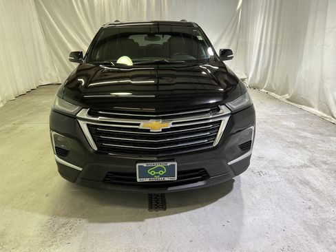 Used 2023 Chevrolet Traverse LT FWD image 3