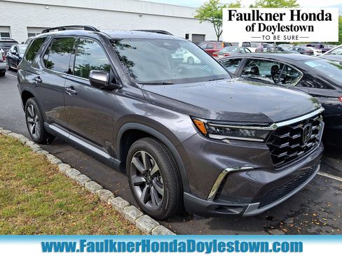 Used 2025 Honda Pilot Elite image 1