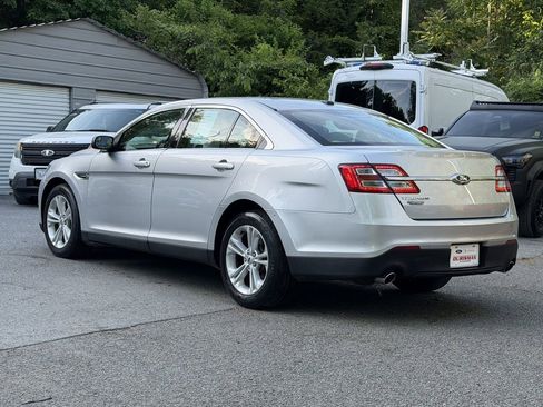 Used 2019 Ford Taurus SE FWD image 5