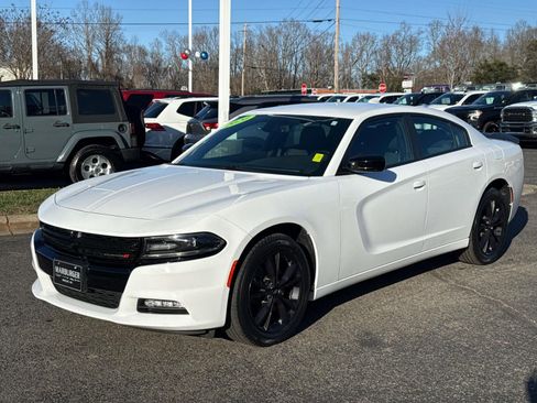 Used 2020 Dodge Charger SXT w/ Blacktop Package image 3