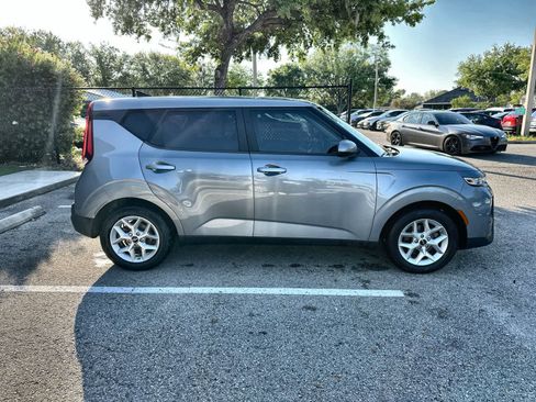 Used 2022 Kia Soul LX w/ Technology Package image 10