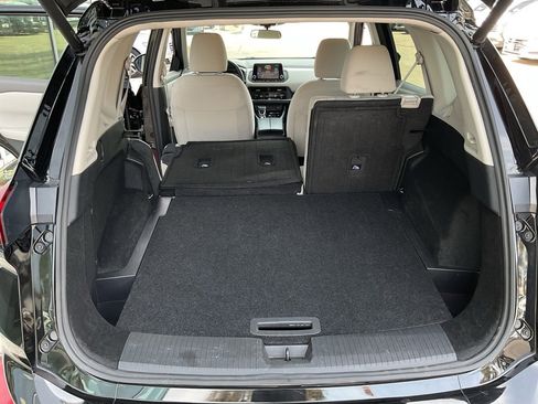 Used 2025 Nissan Rogue SV image 19