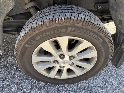 Used 2016 Toyota Tundra Limited w/ Limited Premium Package AWD/4WD image 10
