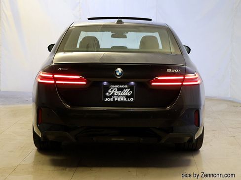 Used 2026 BMW 530i xDrive w/ M Sport Package AWD/4WD image 7