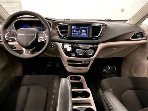 Used 2023 Chrysler Voyager LX FWD image 18
