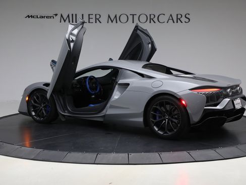 Used 2023 McLaren Artura image 16
