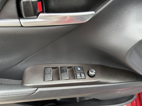 Used 2021 Toyota Camry XLE w/ Navigation Package FWD image 17