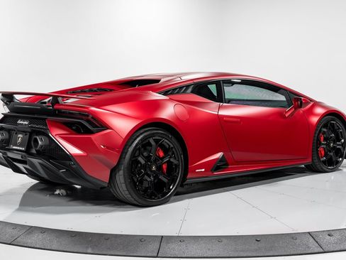 Used 2023 Lamborghini Huracan Tecnica RWD image 3