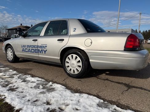 Used 2008 Ford Crown Victoria Police Interceptor image 7