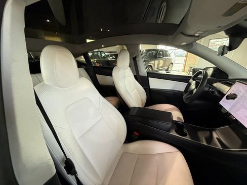 Used 2020 Tesla Model Y Long Range image 11