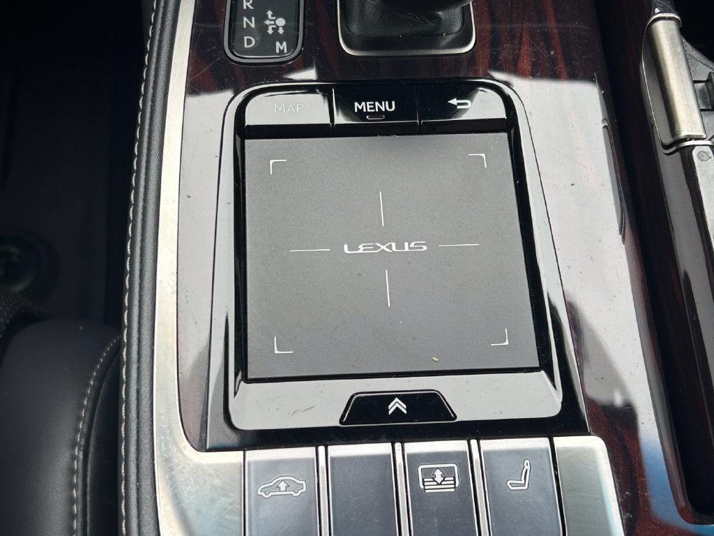 Used 2020 Lexus LS 500 w/ Interior Upgrade Package RWD image 33