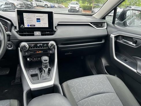 Used 2025 Toyota RAV4 XLE FWD image 17