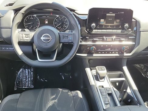 New 2025 Nissan Pathfinder SV image 5