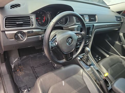 Used 2016 Volkswagen Passat 1.8T SE FWD image 7