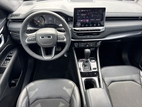 Used 2026 Jeep Compass Latitude AWD/4WD image 21