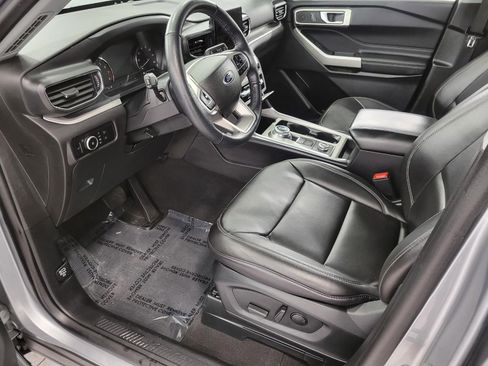 Used 2023 Ford Explorer XLT w/ Equipment Group 202A image 9