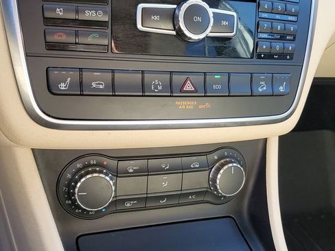 Used 2015 Mercedes-Benz GLA 250 4MATIC image 29