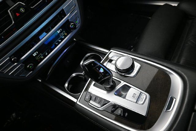 Used 2019 BMW 750i xDrive w/ Executive Package AWD/4WD image 13