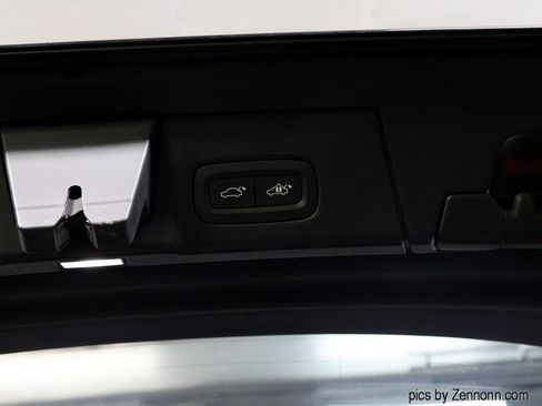 Used 2020 Volvo V90 T6 Cross Country w/ Protection Package Premier image 28