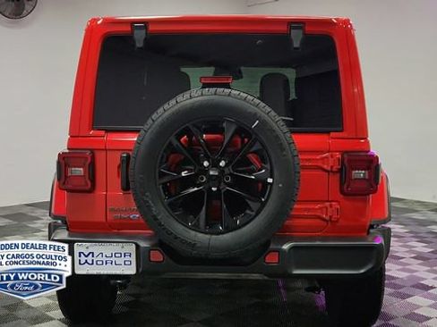 Used 2025 Jeep Wrangler Unlimited Sahara AWD/4WD image 6